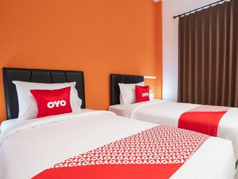 ホテル Oyo フラッグシップ 1575 アーバン 18 スラバヤ エクステリア 写真