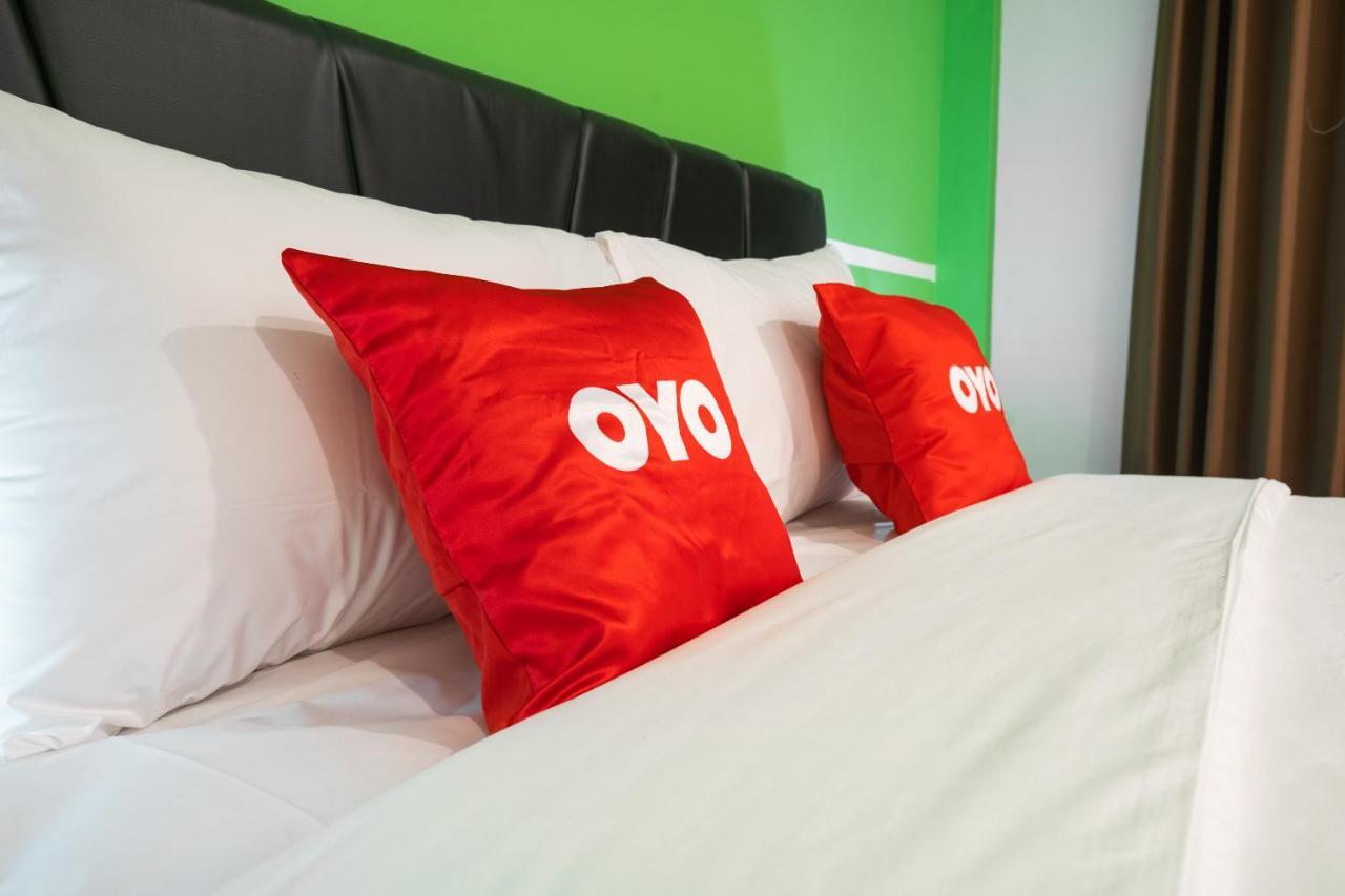 ホテル Oyo フラッグシップ 1575 アーバン 18 スラバヤ エクステリア 写真