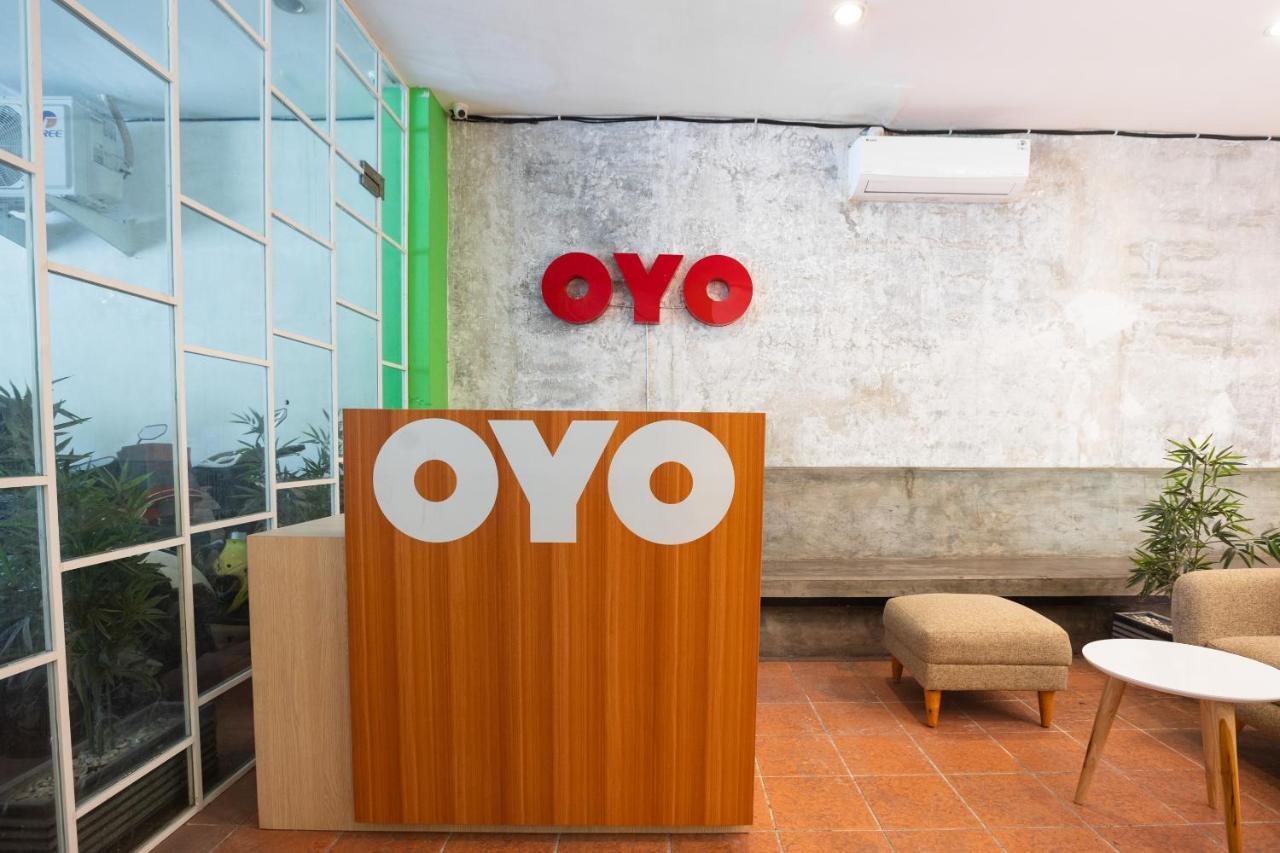 ホテル Oyo フラッグシップ 1575 アーバン 18 スラバヤ エクステリア 写真