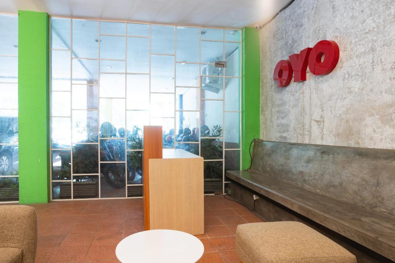 ホテル Oyo フラッグシップ 1575 アーバン 18 スラバヤ エクステリア 写真