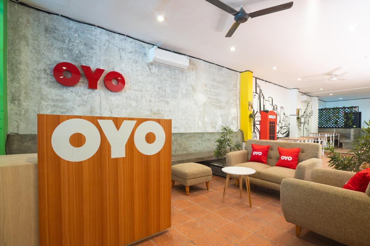 ホテル Oyo フラッグシップ 1575 アーバン 18 スラバヤ エクステリア 写真