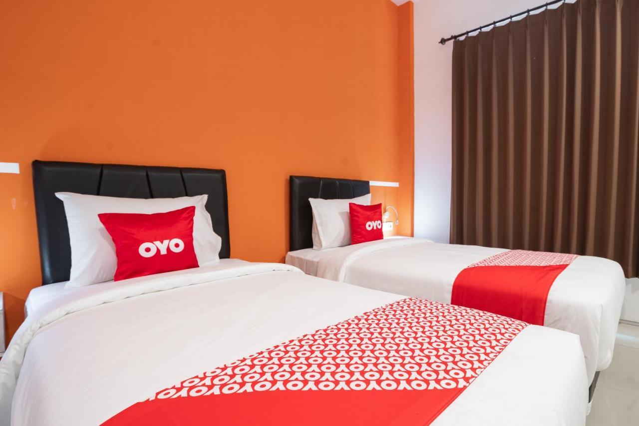 ホテル Oyo フラッグシップ 1575 アーバン 18 スラバヤ エクステリア 写真